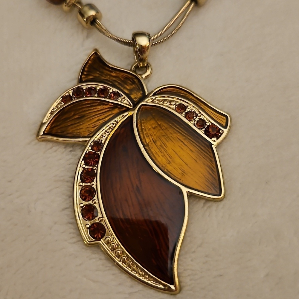 Vtg KENNETH COLE Caramel Enamel Leaf Pendant Double Snake Chain Beaded Necklace - Picture 3 of 7